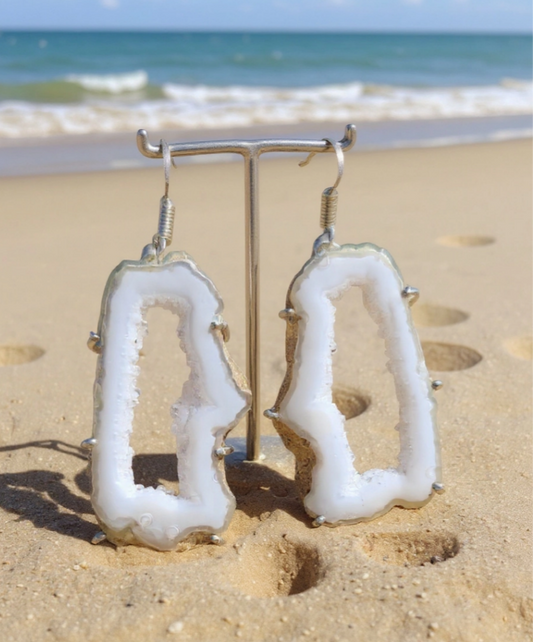 Agate Geode Slice Dangle Earrings – Off White