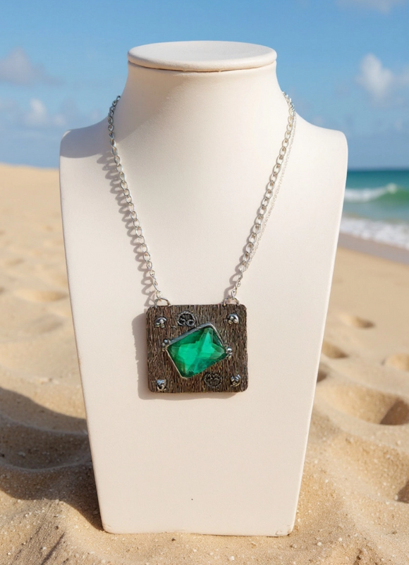 Emerald Horizon Statement Necklace – Bold Square Pendant with Green Gem