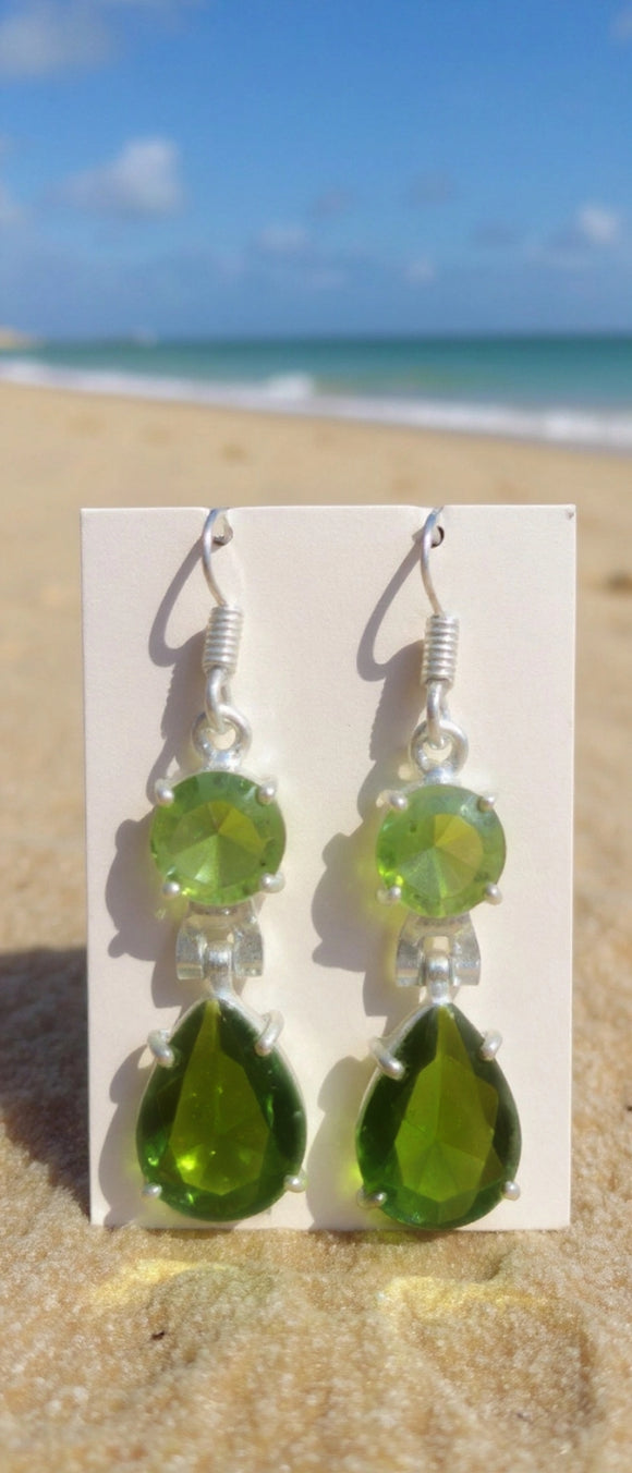 Green Teardrop Gemstone Earrings – Elegant Crystal Drop Design